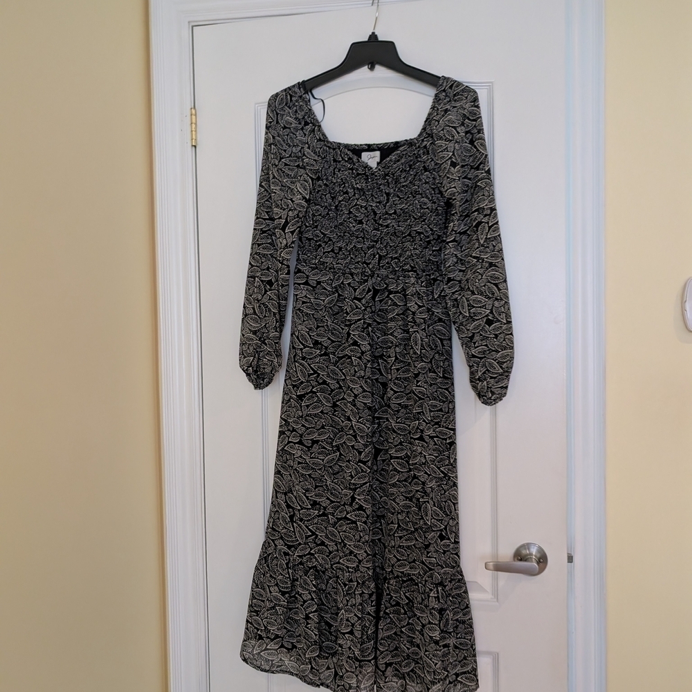 Elegant Black and White Patterned Dress Size Medium